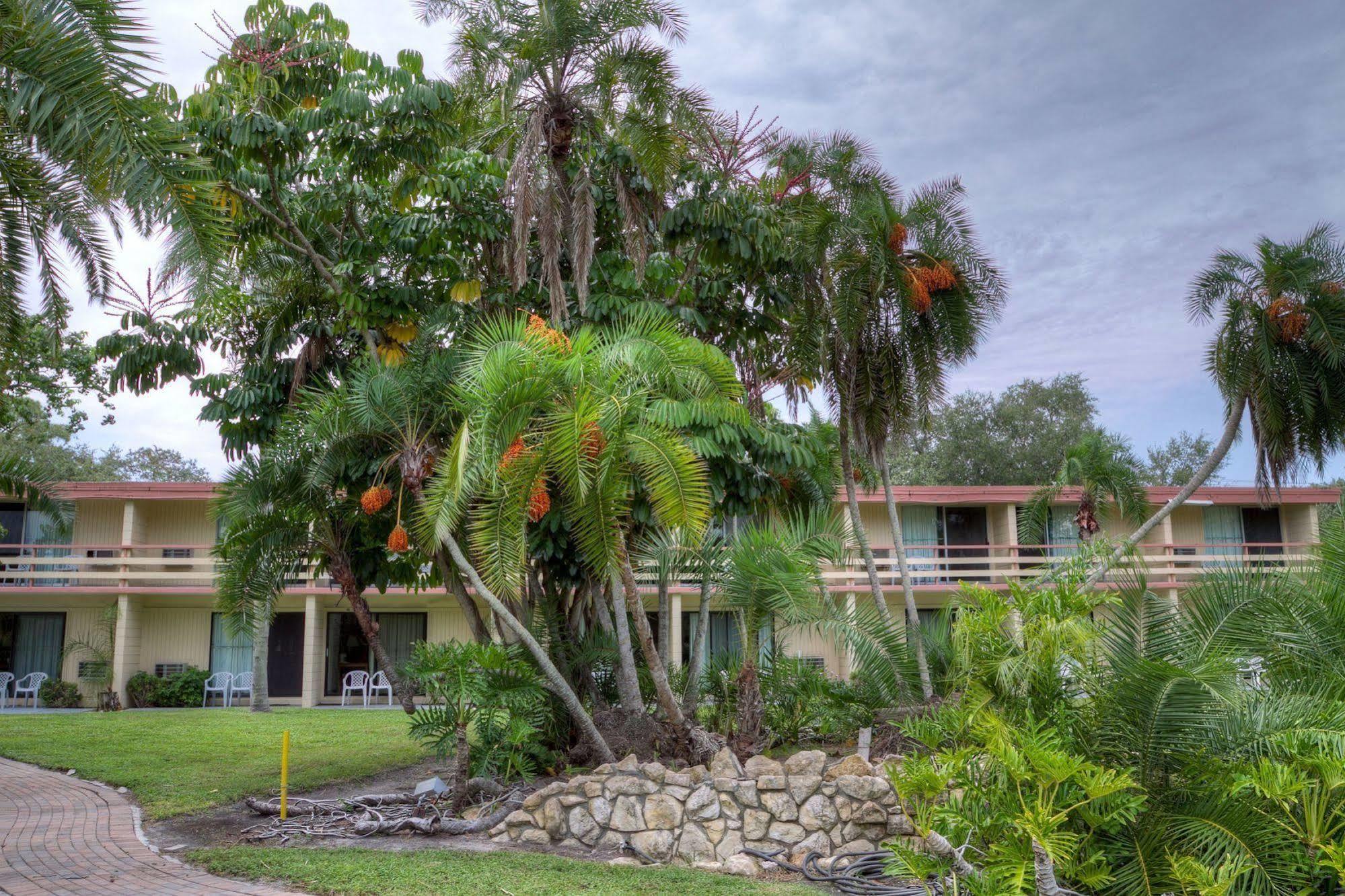 Golden Host Resort Sarasota Exterior photo